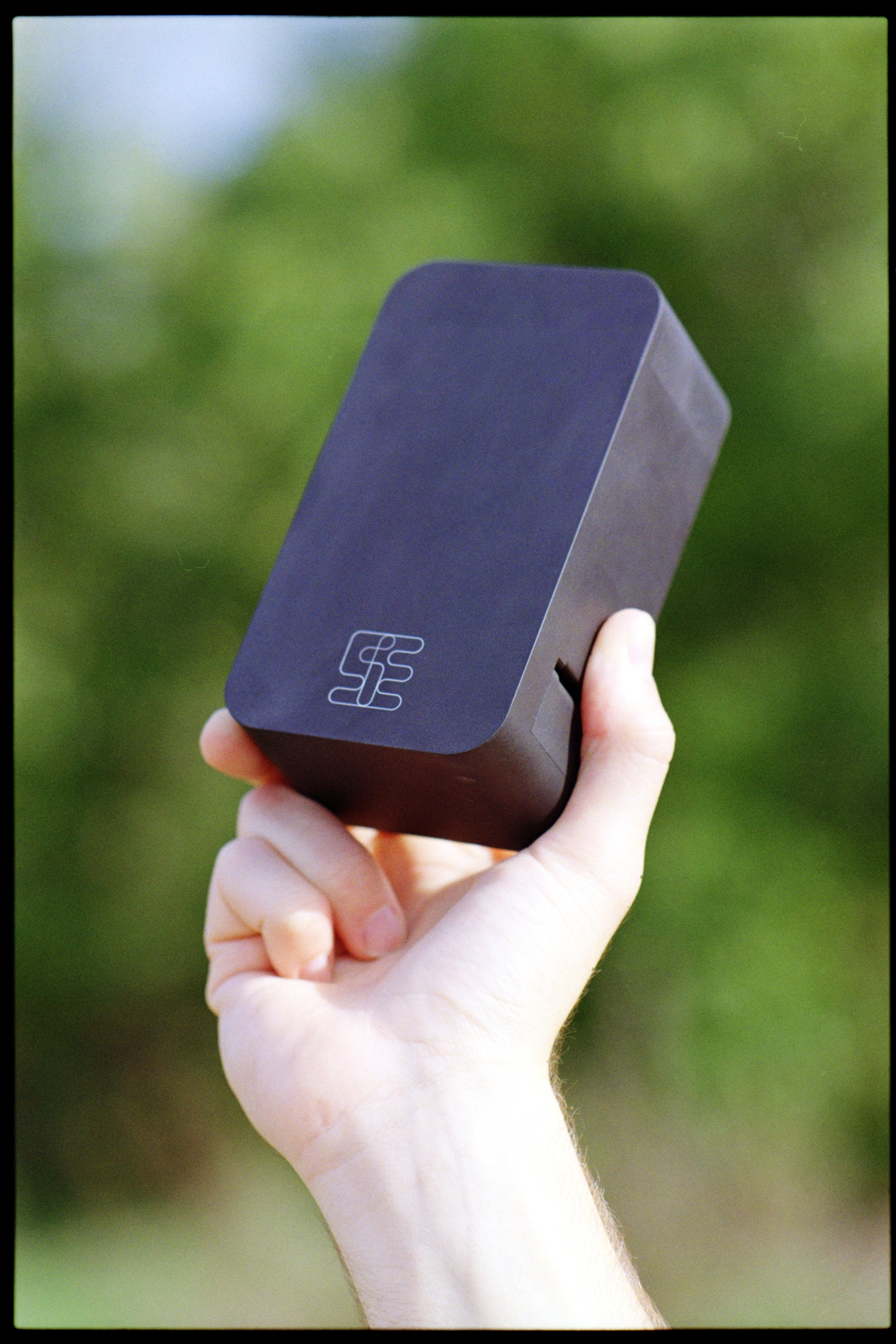 Knokke film scanner held in one hand